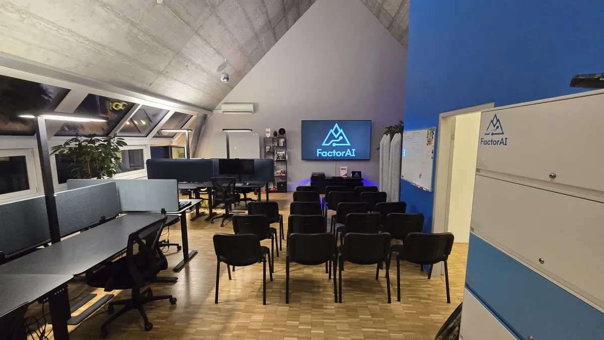 Blick durch das Shared Office zum Screen