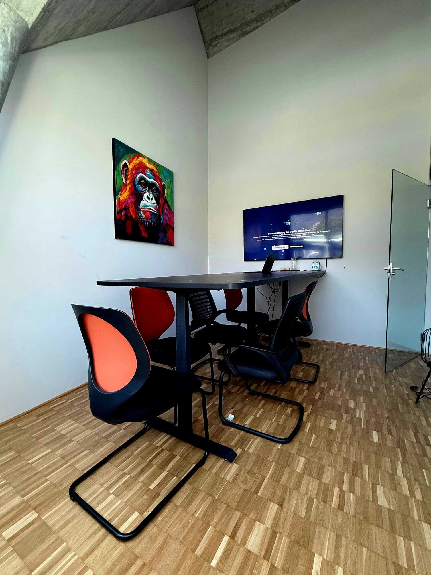 Fix-Desk im Shared Office mit Gemeinschaftstisch in Chur Nord